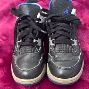 Boys Jordan’s size 1